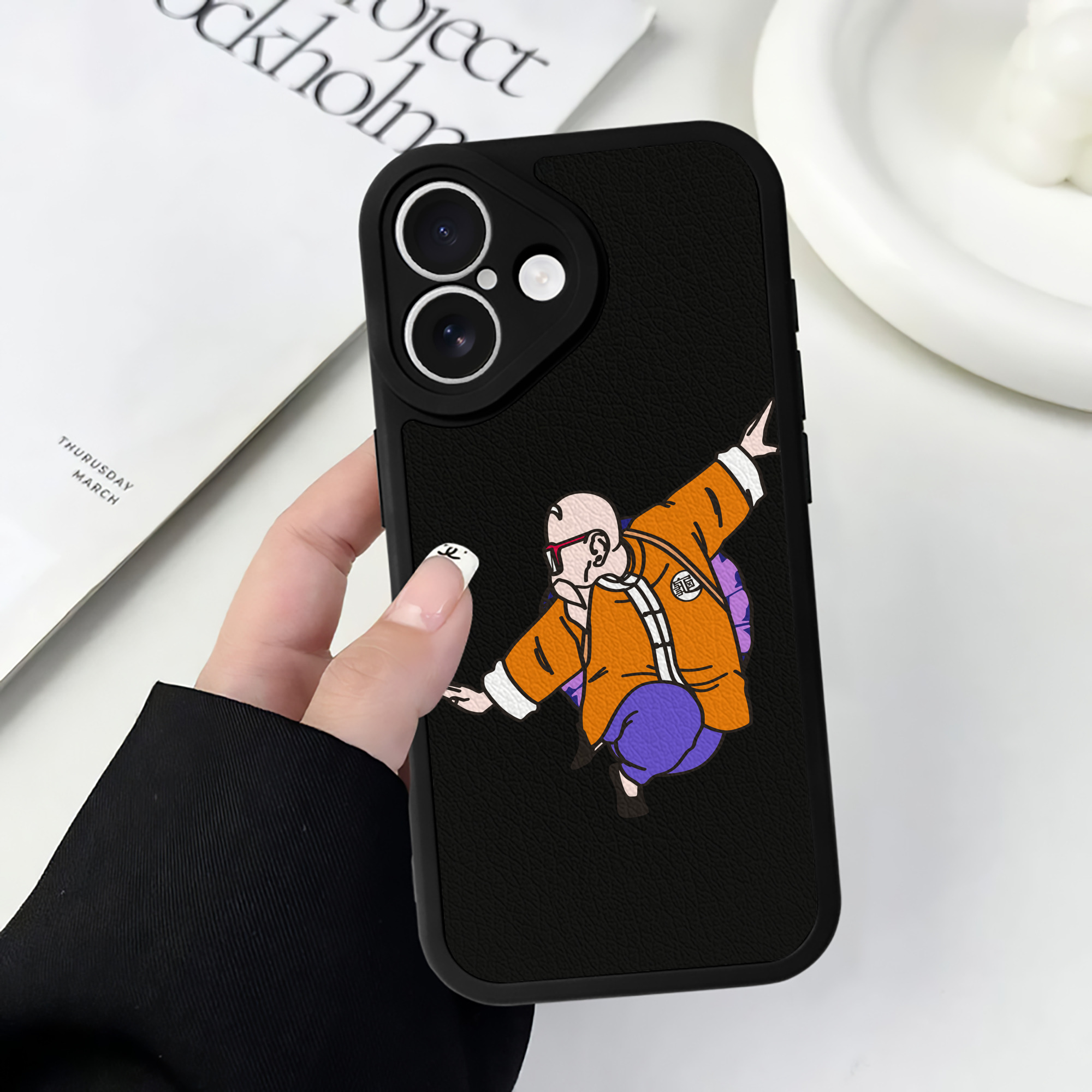 （画像用） ドラゴンボール 亀仙人（かめせんにん） DRAGON BALL Master Roshi Kame Sennin 【iPhone 16シリーズ対応】シリコンスマホケース（レザー調） 材質：シリコン